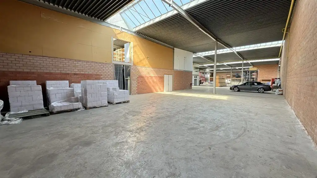 Magazijn met kantoren te huur vlakbij A12 in Wilrijk foto 11