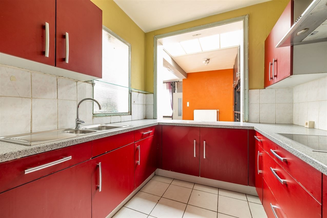 Ruime woning met zuidgerichte tuin en garage in rustige straat nabij centrum. EPC C en 5+ slaapkamers. foto 13