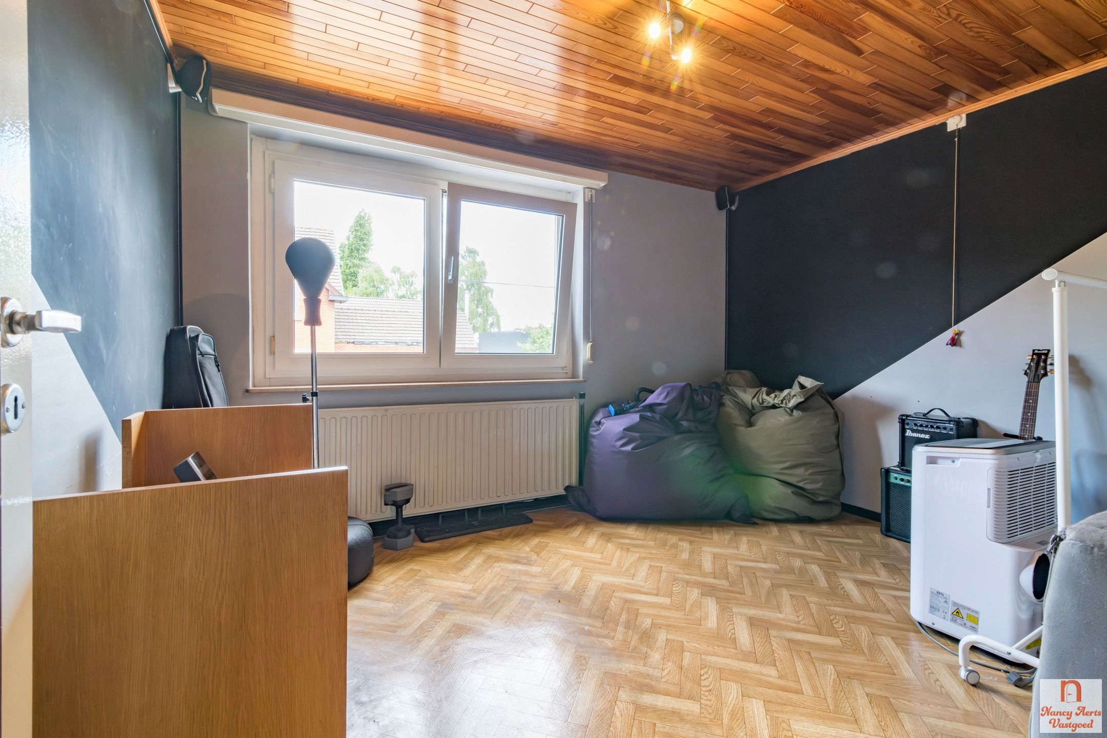 Split-level woning met veel ruimte en potentieel foto 31