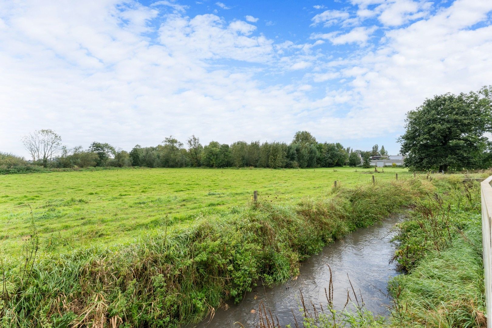 Charmante woning op een ruim perceel te Dentergem! foto 18