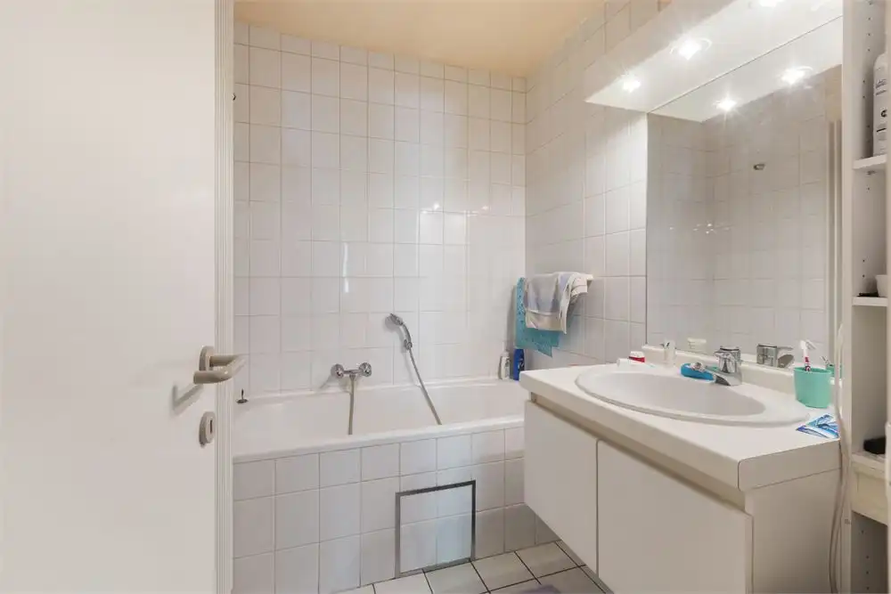 Ruim appartement in kleine residentie foto 14