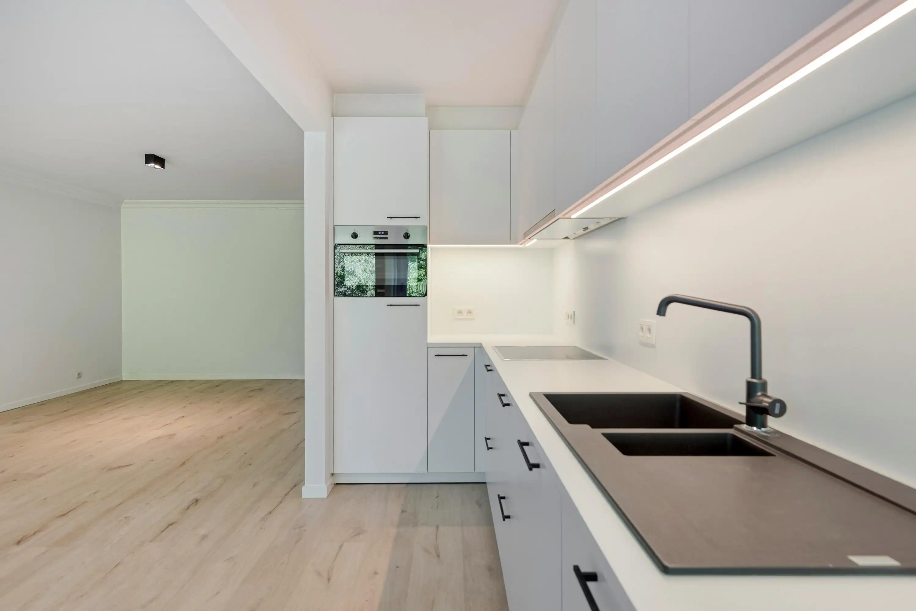 Gerenoveerd Appartement te koop in Brugge met 2 slaapkamers foto 4