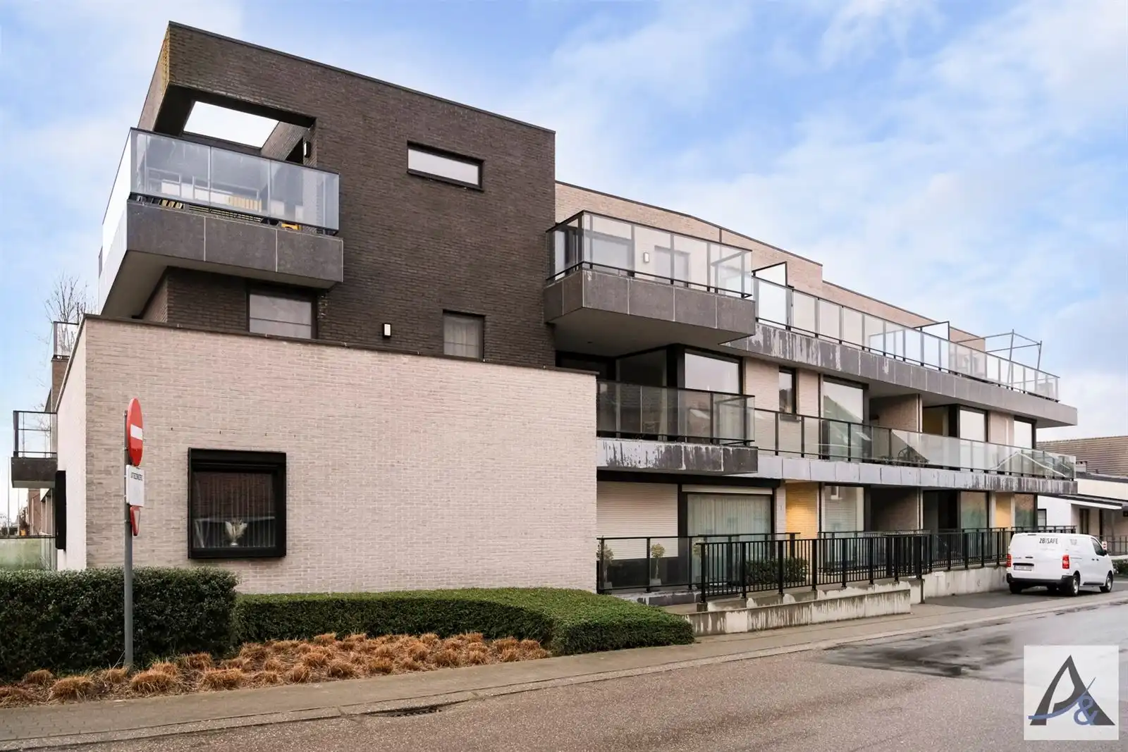 Modern en instapklaar appartement met 2 slaapkamers en zuidgericht terras foto 2