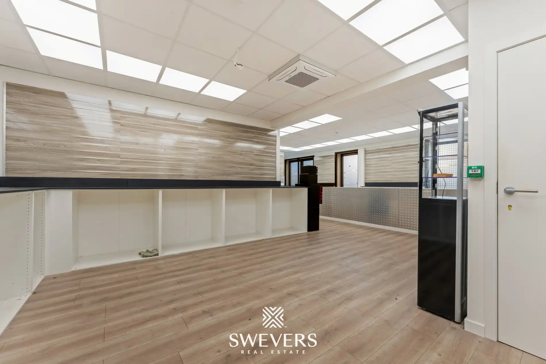 Uitzonderlijke mooi gelegen en ruime (391m²) handelsruimte in het volle centrum van Leopoldsburg foto 19
