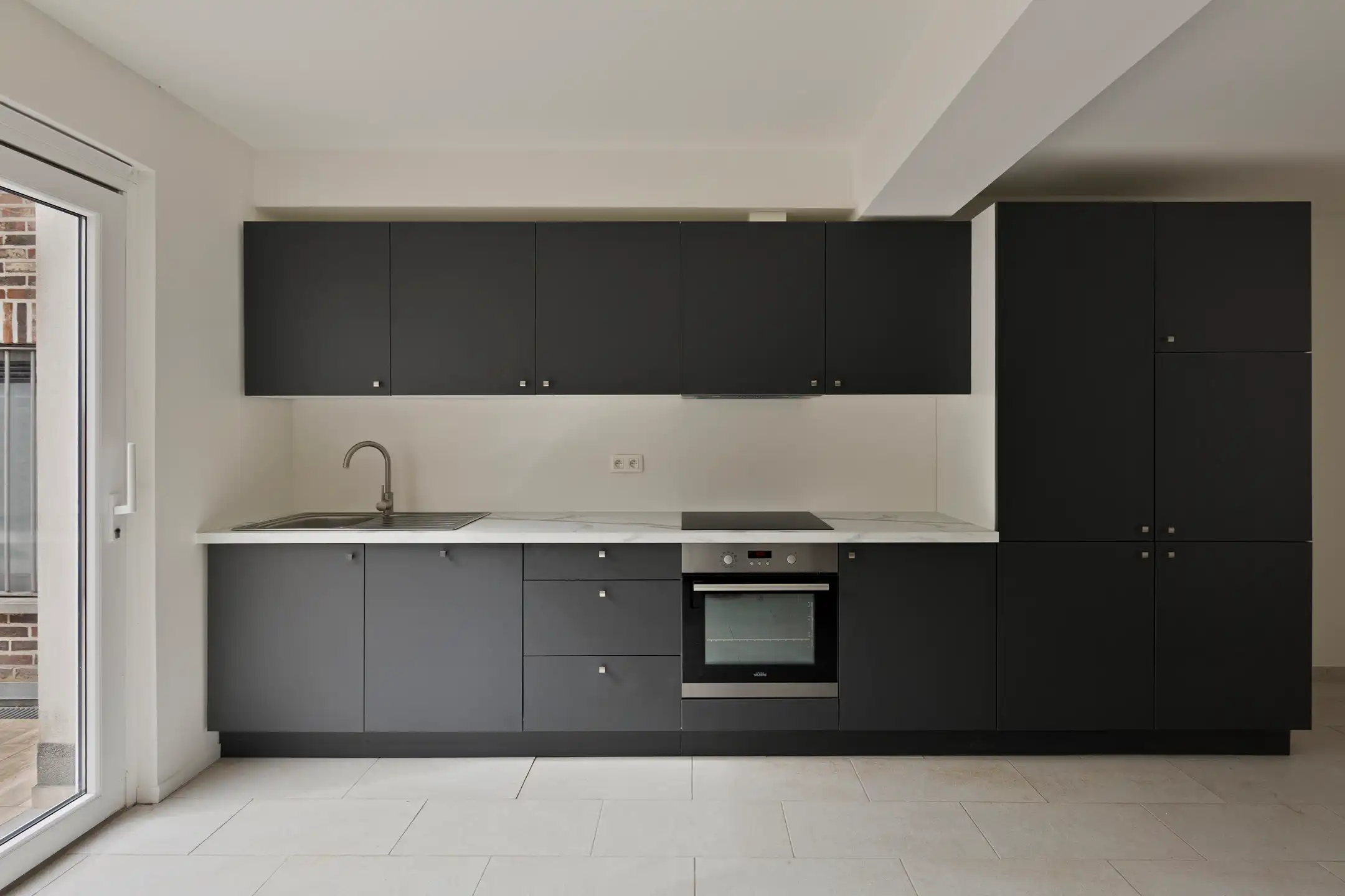 Volledig gerenoveerd gelijkvloers appartement met terras foto 5