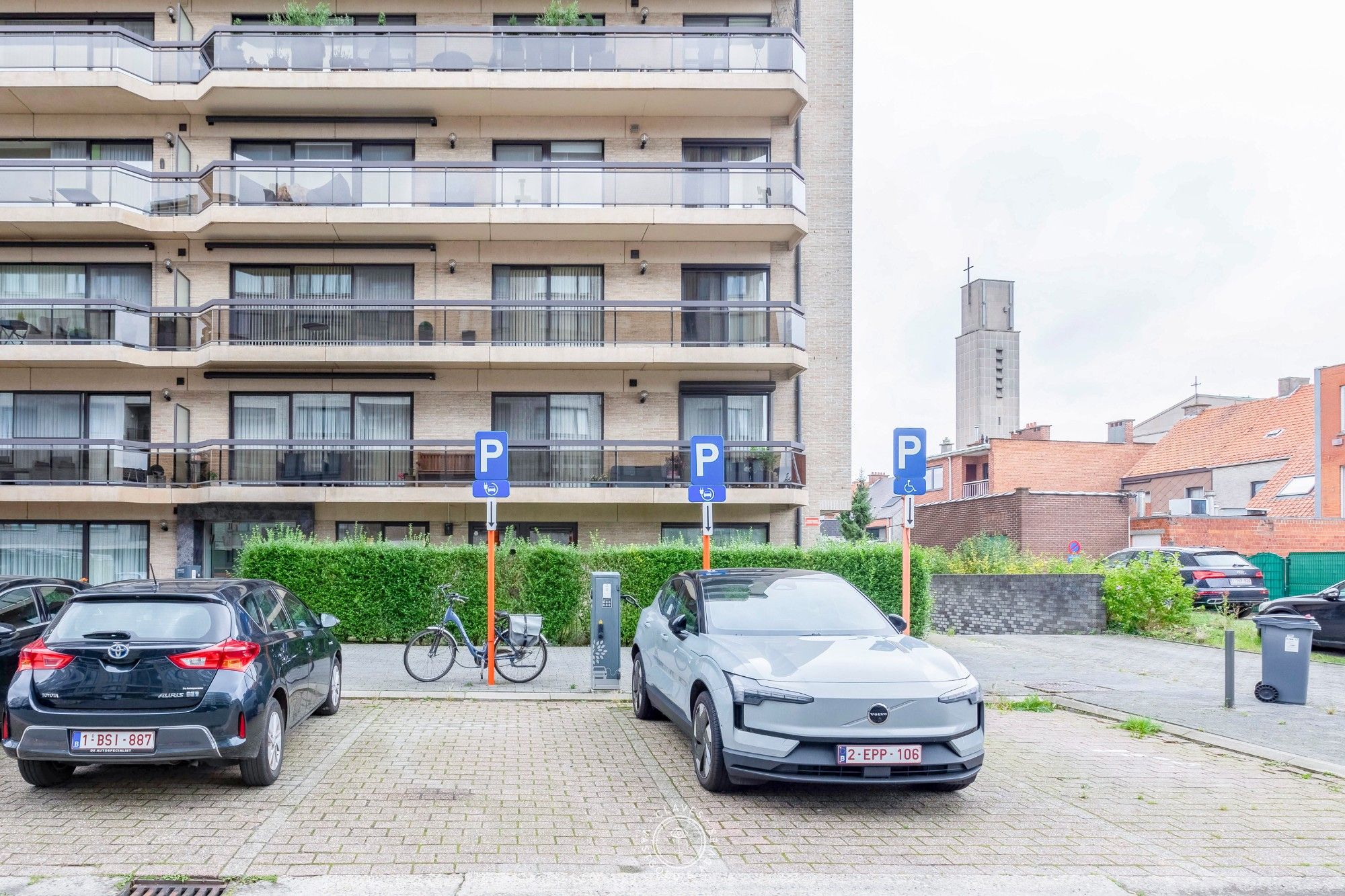 Heel ruim appartement met drie slaapkamers en aparte bureauruimte. foto 19