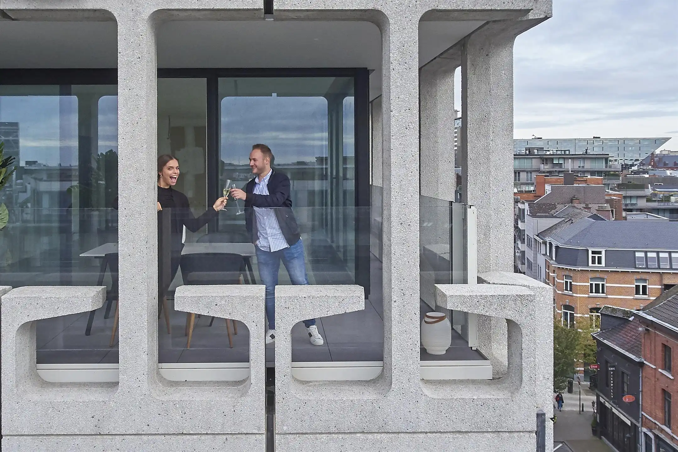 GLORIEUS APPARTEMENT IN DE STAD ! foto {{pictureIndex}}