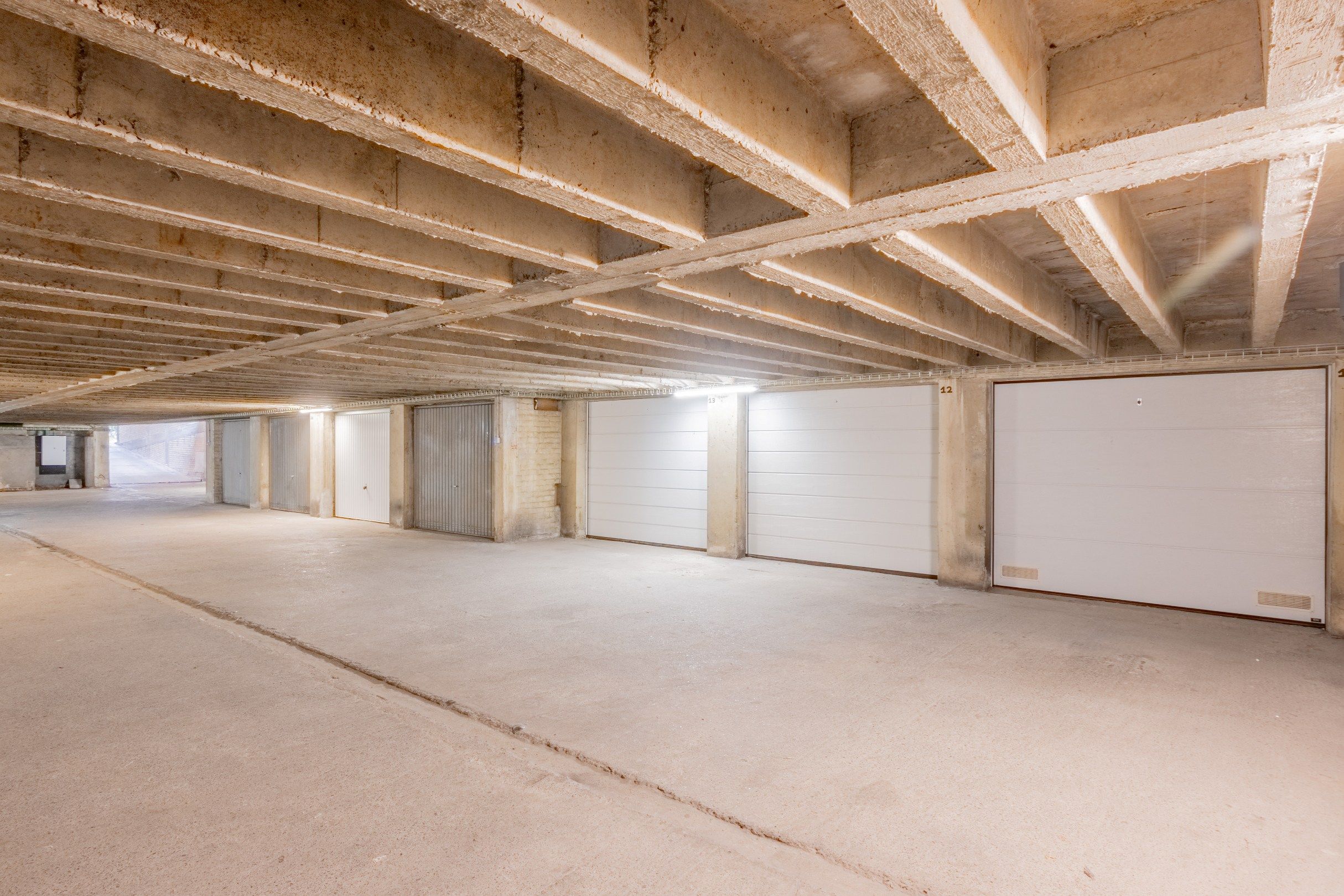 Gesloten garagebox aan de Ezelpoort te Brugge foto 3