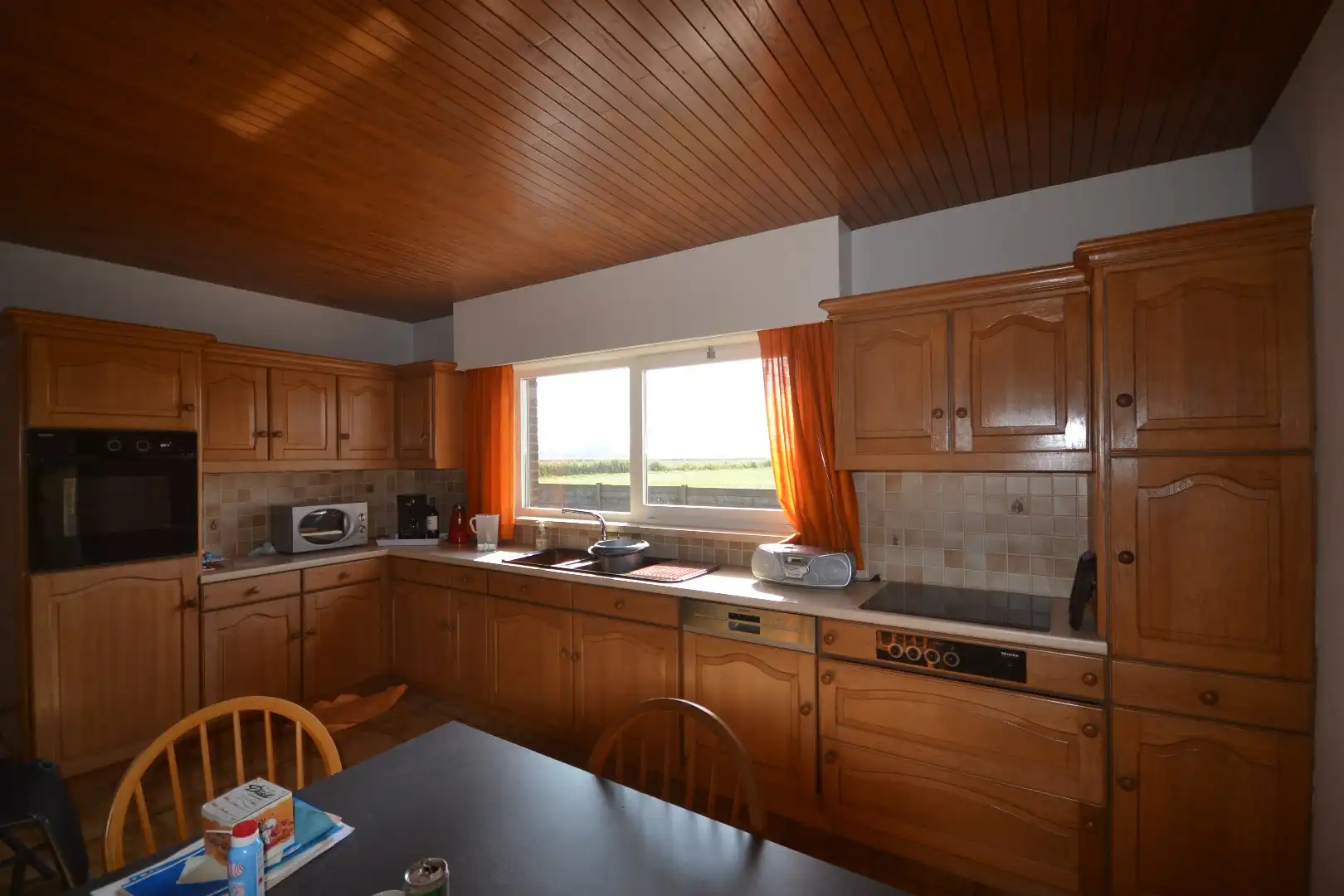 Ruim,  zonnig en rustige  gelegen villa.  foto 6
