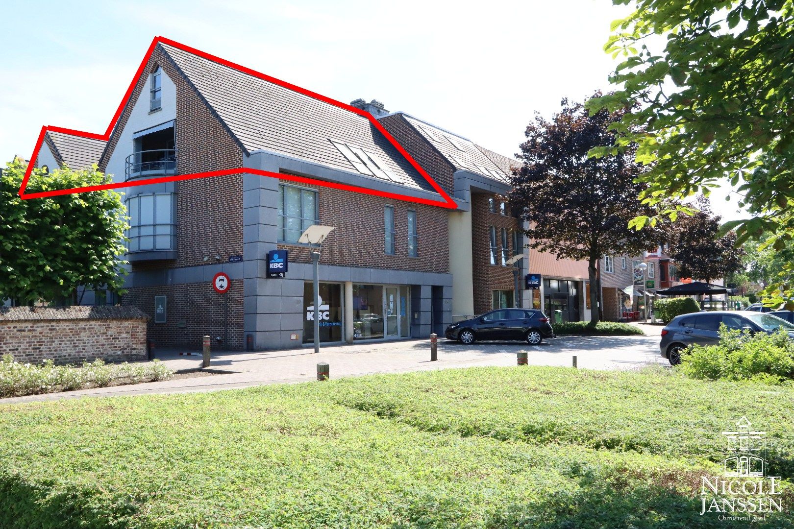 Zeer ruim duplex-appartement foto {{pictureIndex}}