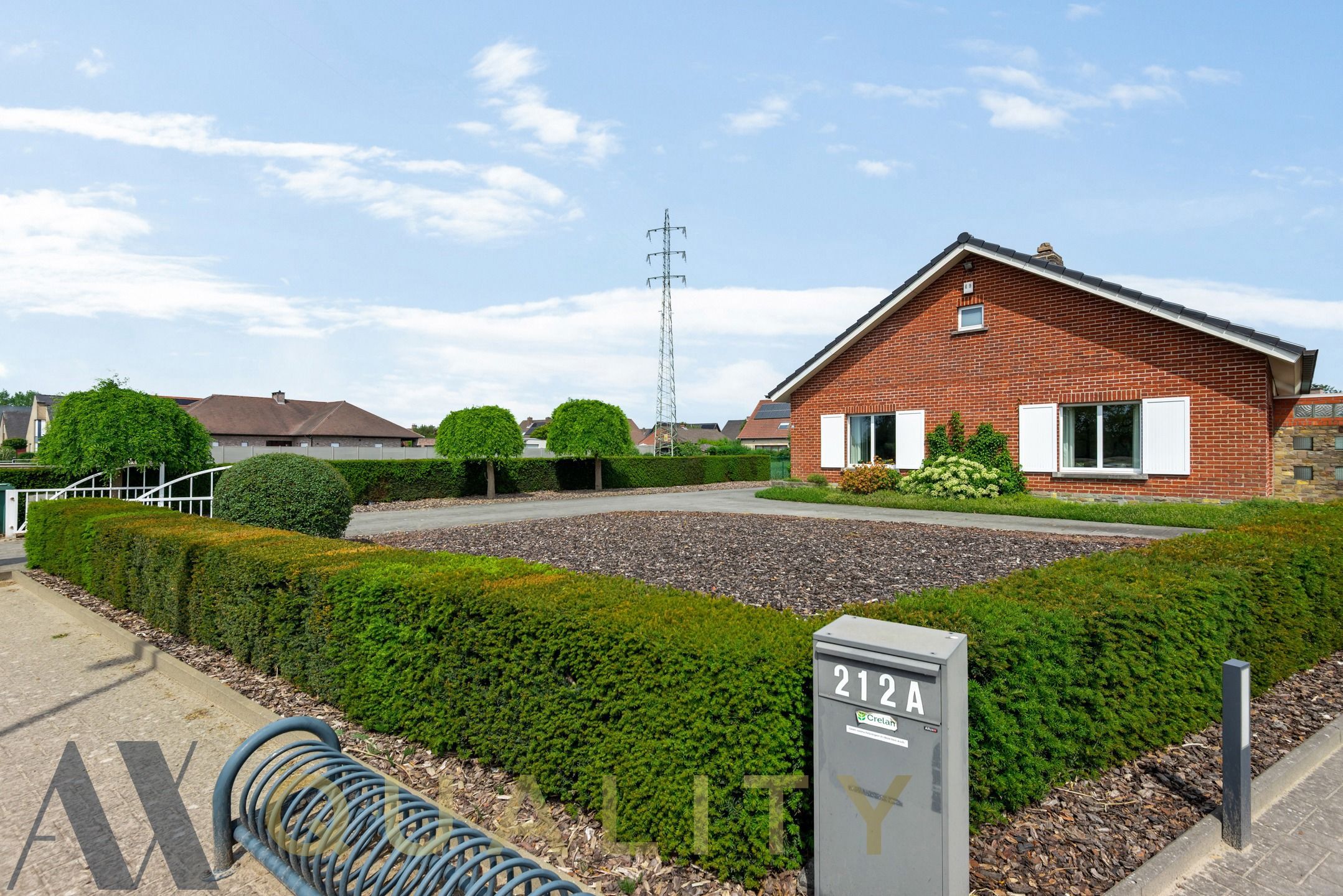 Hoofdfoto van de publicatie: Instapklare villa/bungalow op ruim perceel van +/- 30 are. Met mogelh. tot aankoop van een aanpalende kantoorruimte.