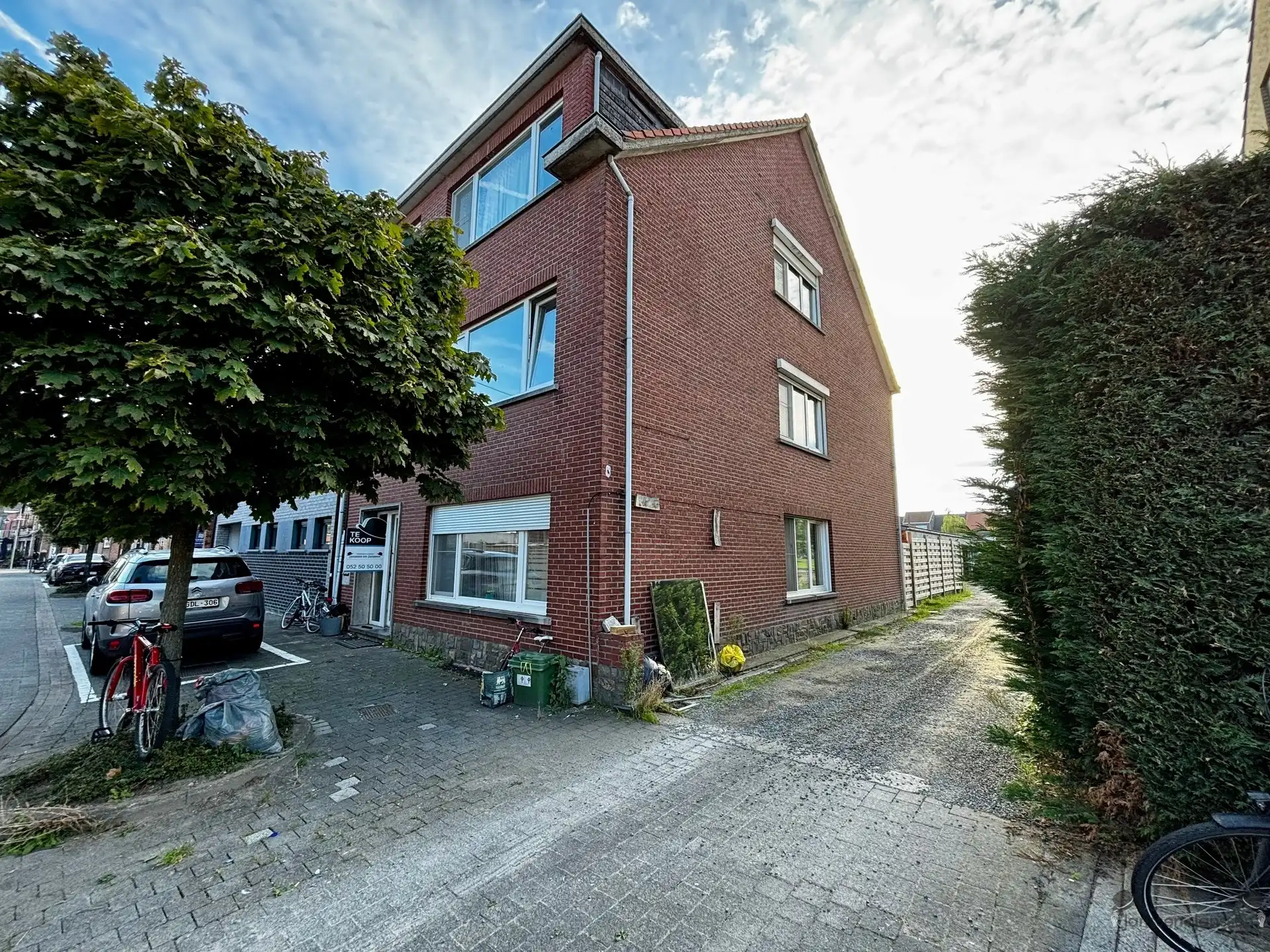 Opbrengsteigendom van 3 app en 20 garages foto 20