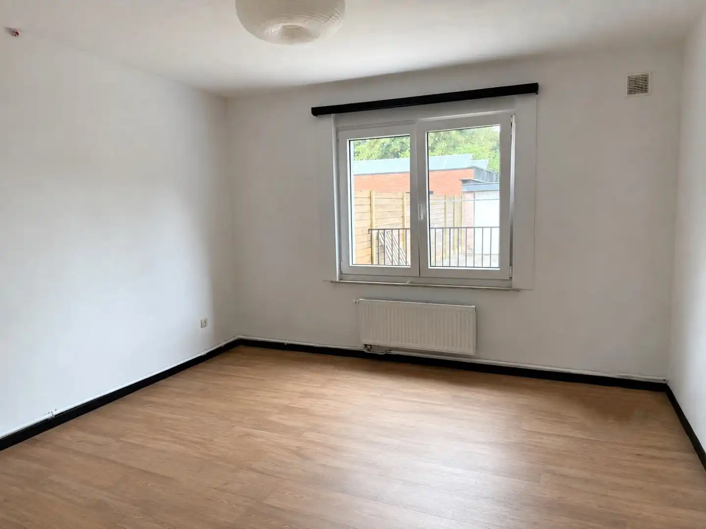 Ruim gelijkvloers appartement met garage te Mariaburg foto 6