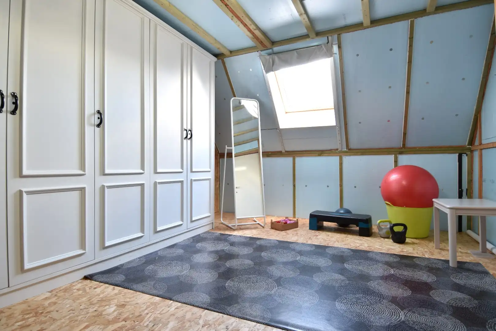 Charmante woning met 3 slaapkamers, 2 garages en een zalige tuin te koop in Gullegem! foto 15