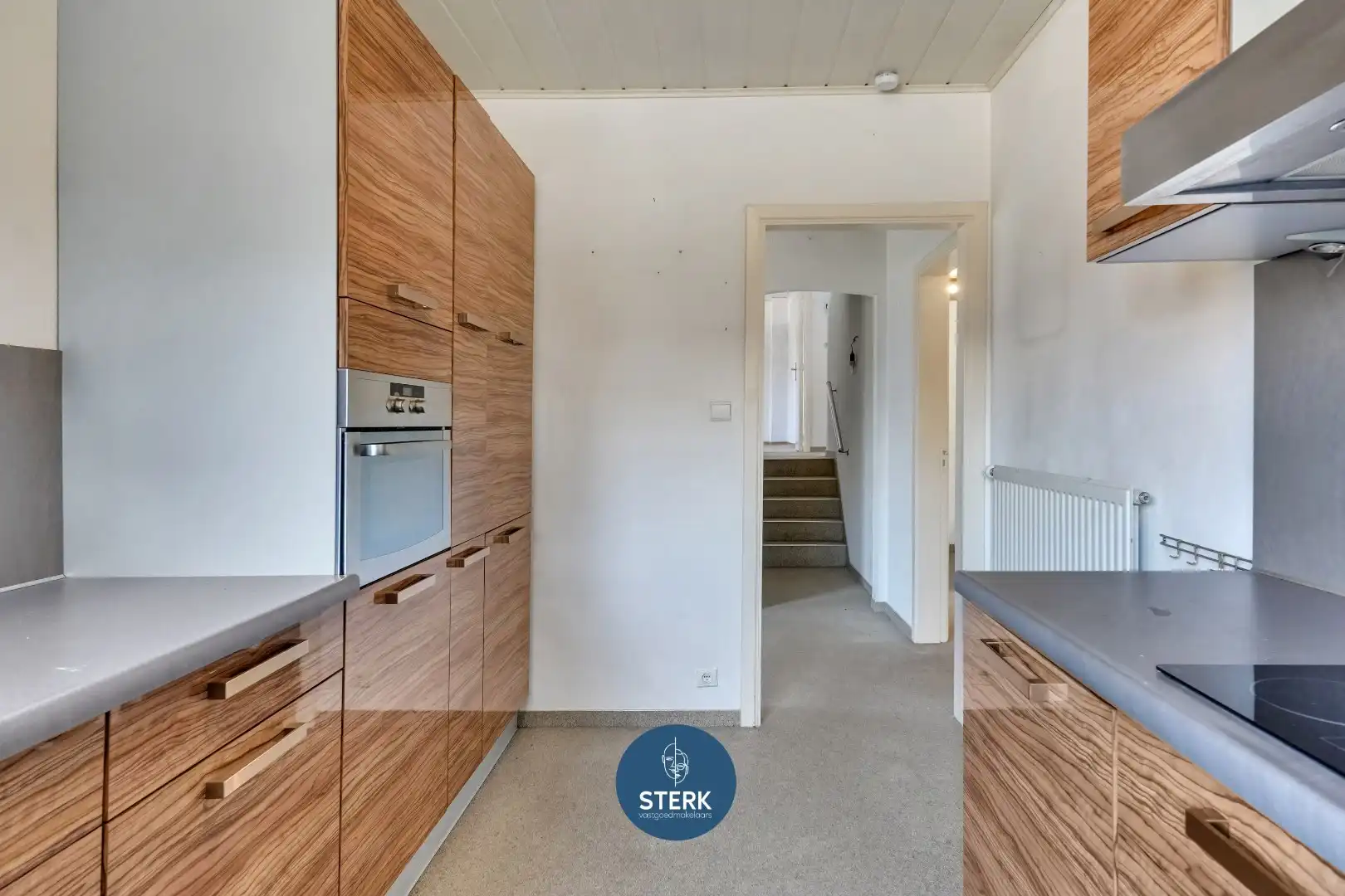 OP TE KNAPPEN SPLITLEVELWONING OP EEN GELIEFDE LOCATIE TE LANAKEN !  foto 9