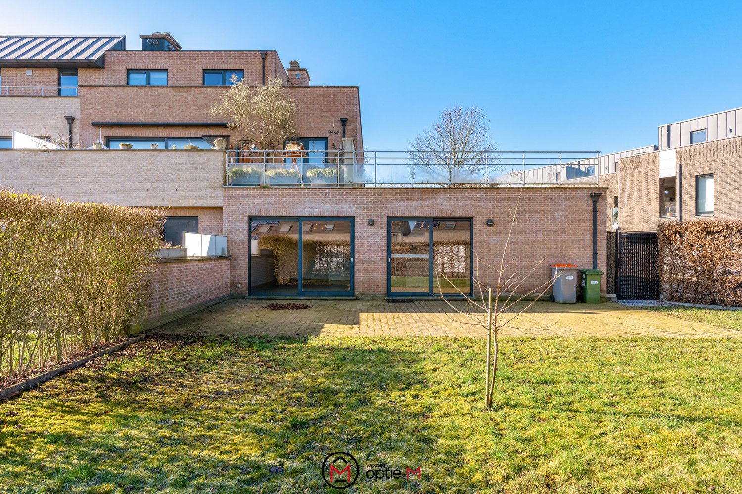 GELIJKVLOERS APPARTEMENT IN BILZEN foto 26