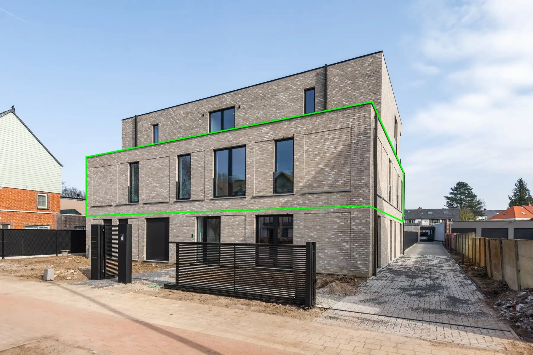 Prachtig afgewerkt nieuwbouwappartement inclusief 2 carports en 2 ruime bergingen foto 18