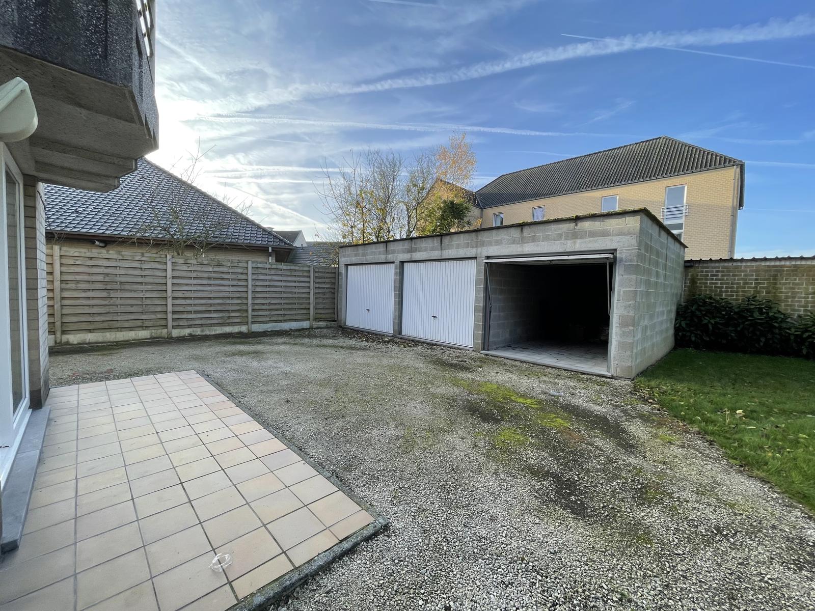 WICHELEN - Gelijkvloers appartement met garage. foto 8