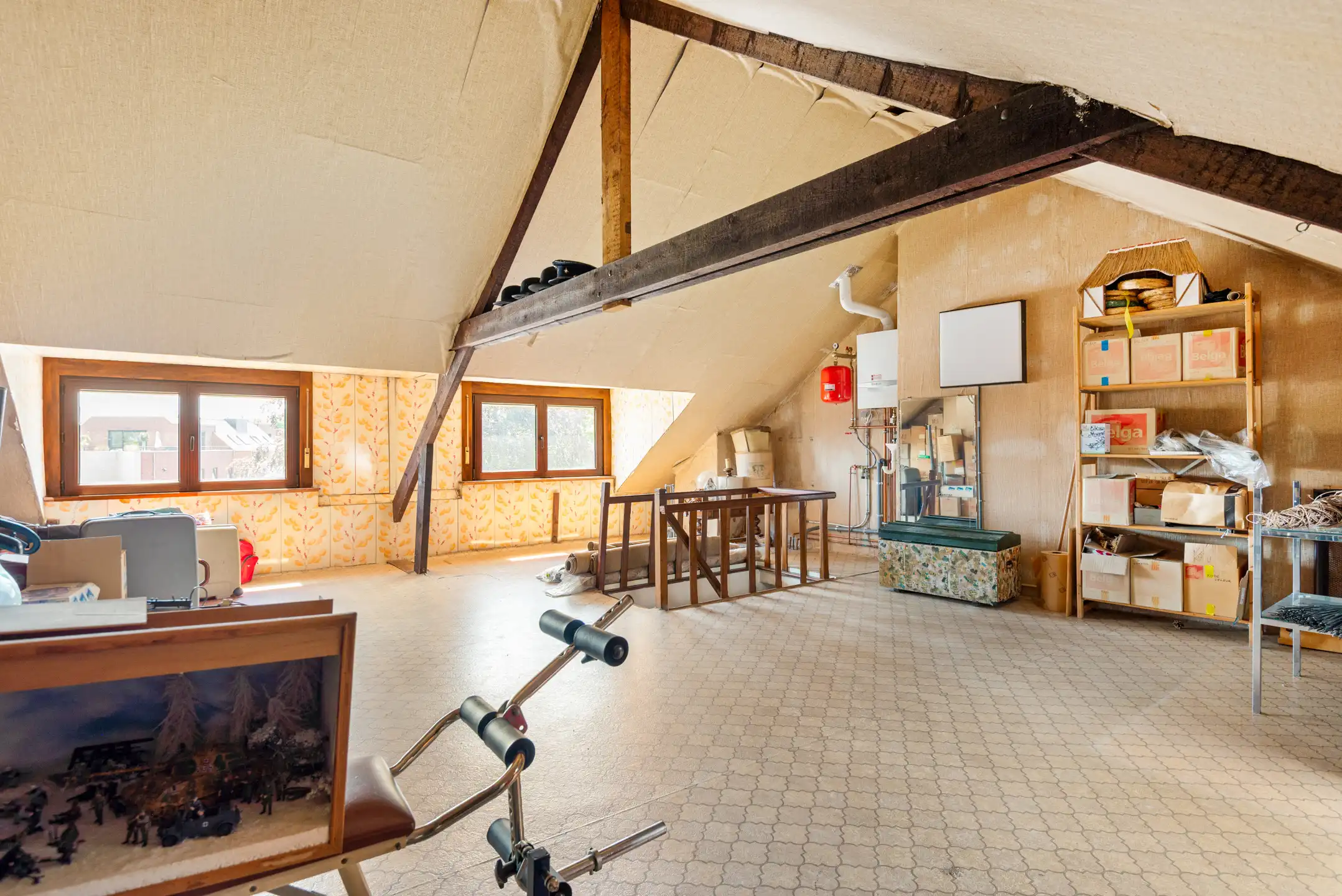Op een topligging gelegen ruime gezinswoning met zonnige tuin en dubbele garage.  foto 25
