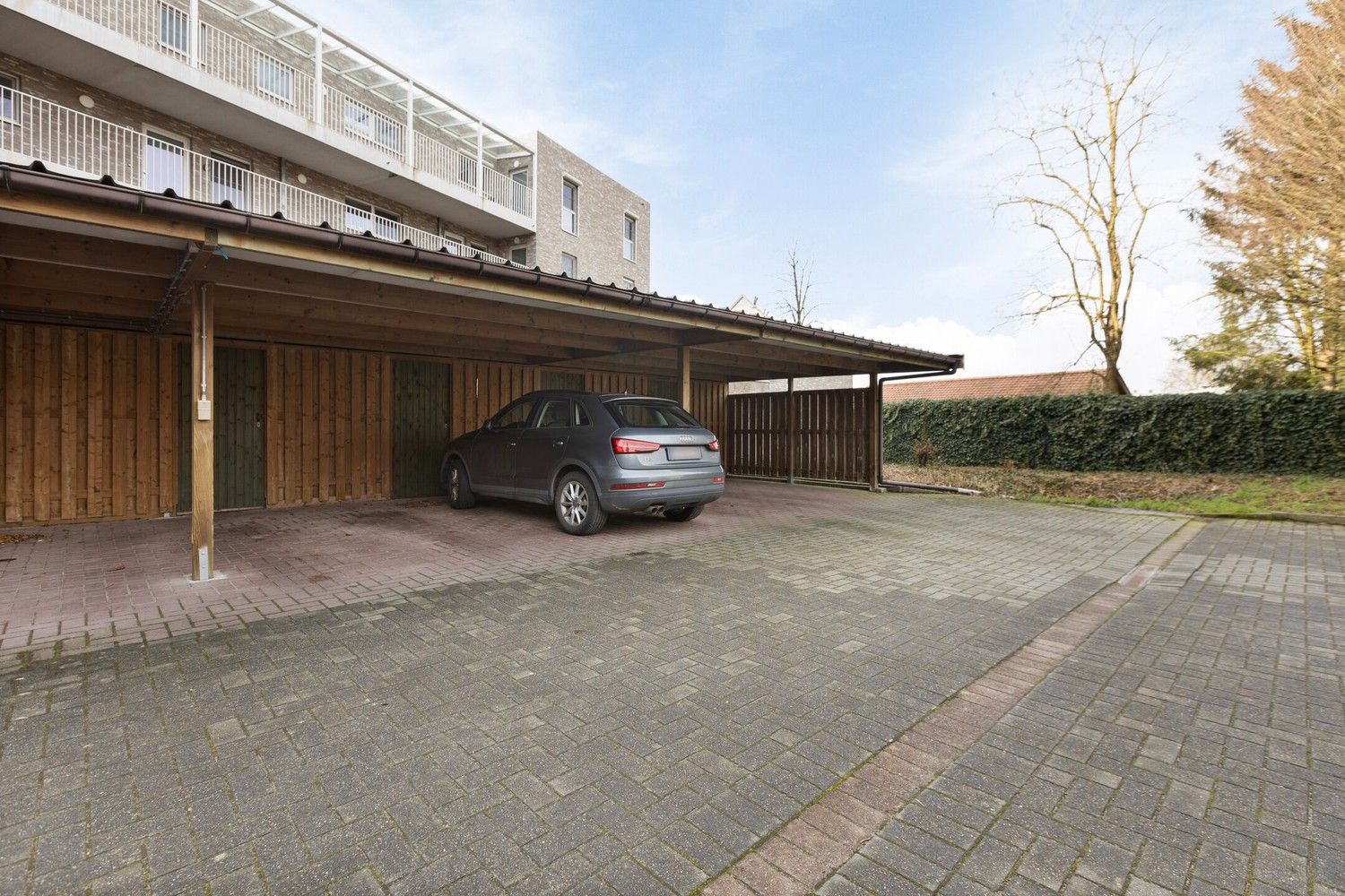 Gelijkvloers appartement met 2 slaapkamers en carport in hartje Pelt foto 14