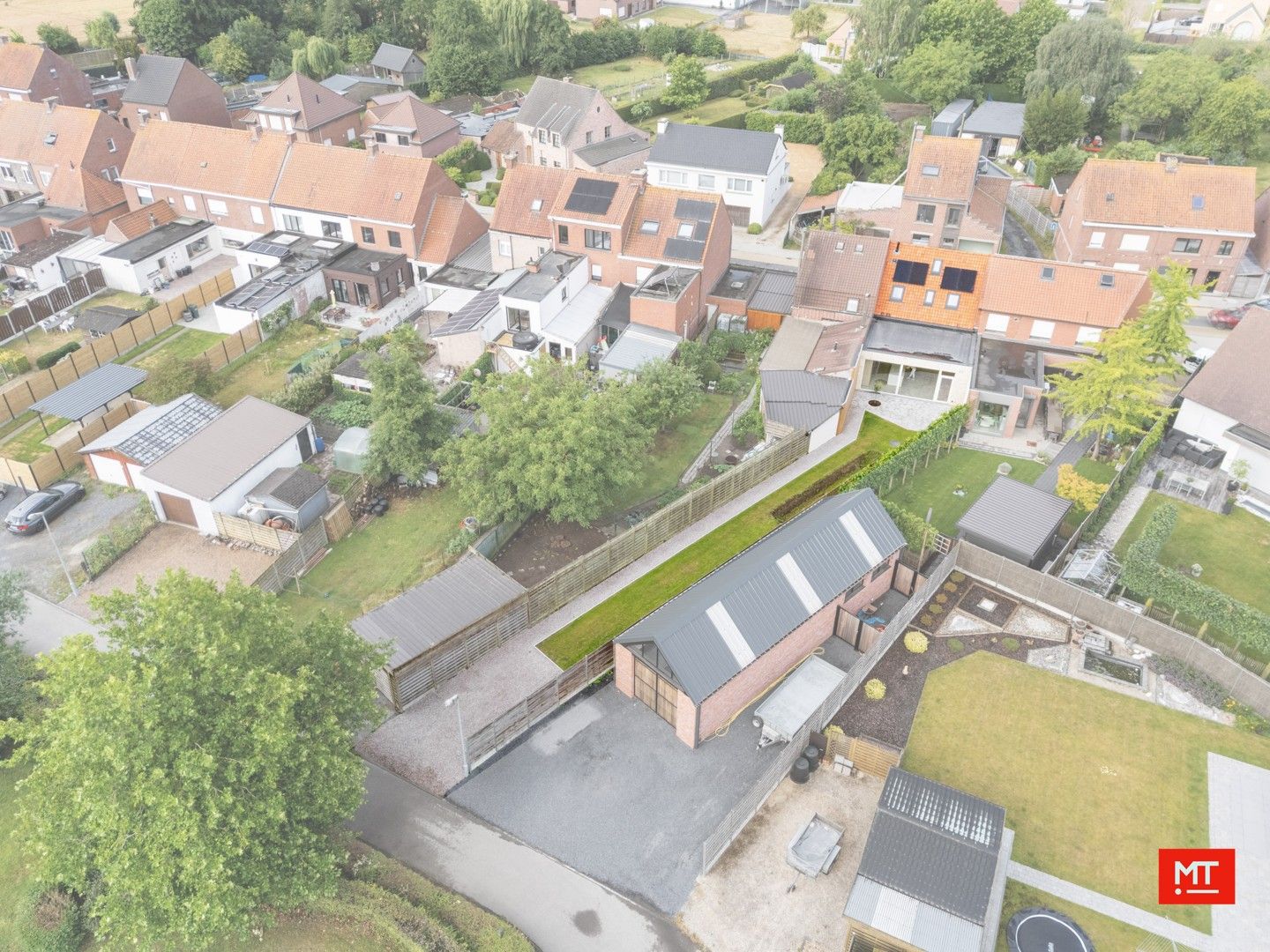 Volledig gerenoveerde woning met 3 slaapkamers, tuin en uitweg foto 25