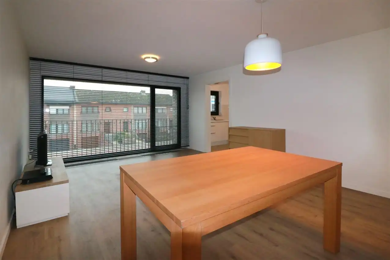 Appartement met 2 slpk, terras, tuin en autostaanplaats foto 3