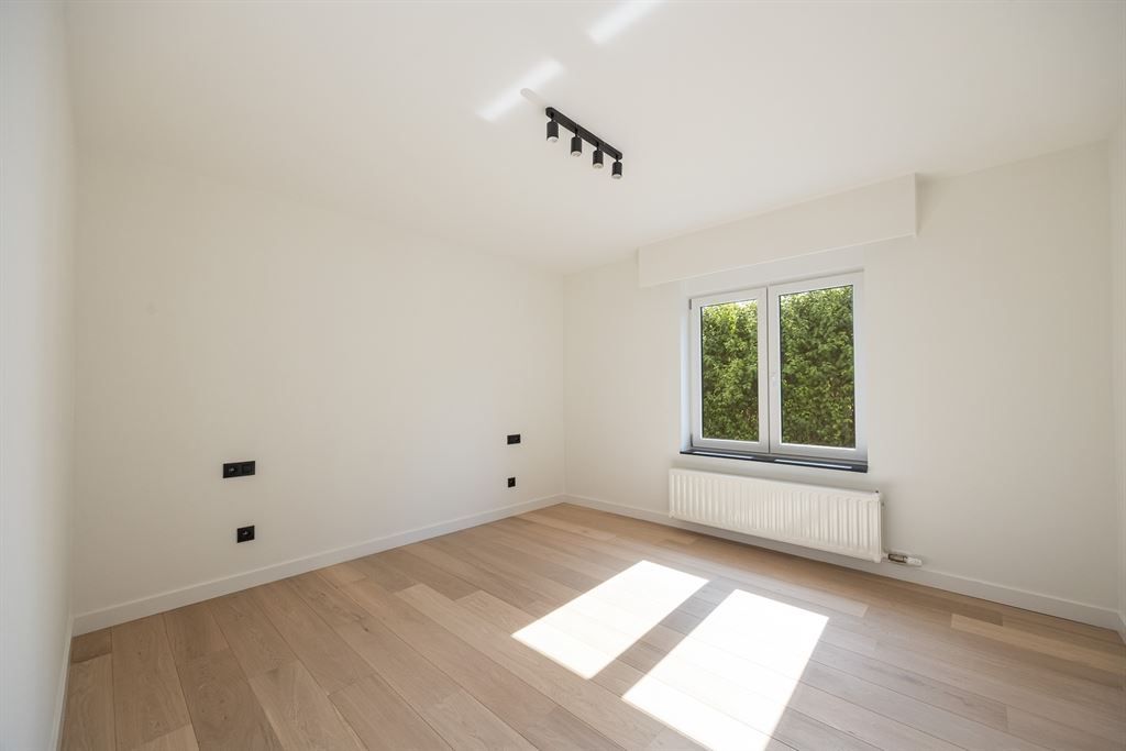 Stijlvol gerenoveerde villa met ruime tuin foto 12