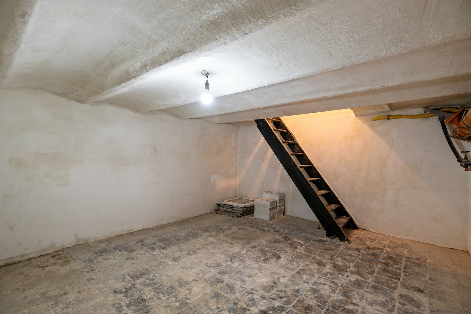 Instapklare gerenoveerde starterswoning met koer te Oud-Berchem foto 18