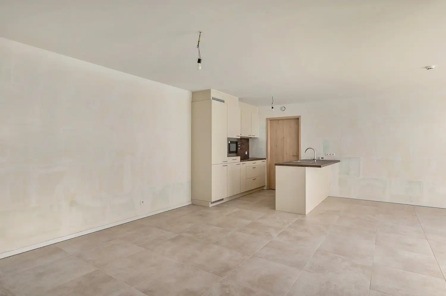 PRACHTIG 3 SLAAPKAMER APPARTEMENT MET ONDERGRONDSE AUTO-STAANPLAATS EN AANPALENDE BERGING foto 6