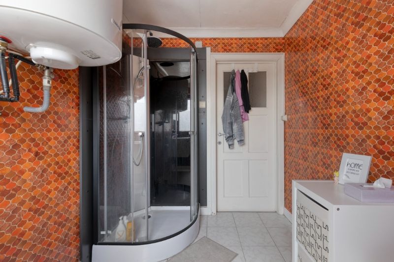 Gezellige rijwoning met achtertoegang en vlotte verbinding naar de kust! foto 9