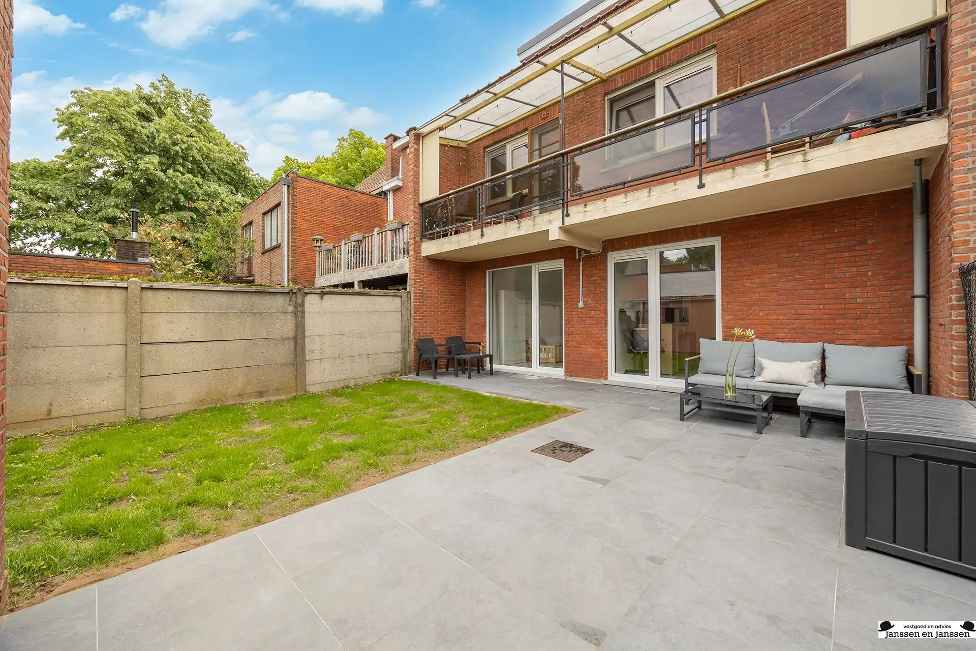 Volledig gerenoveerd gelijkvloers appartement op top locatie foto 13