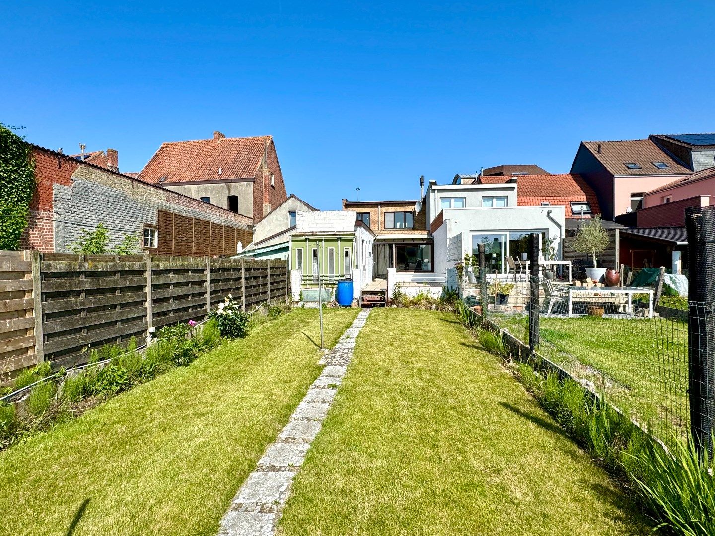 RIJWONING MET  3 SLPKS, GARAGE EN TUIN foto 2
