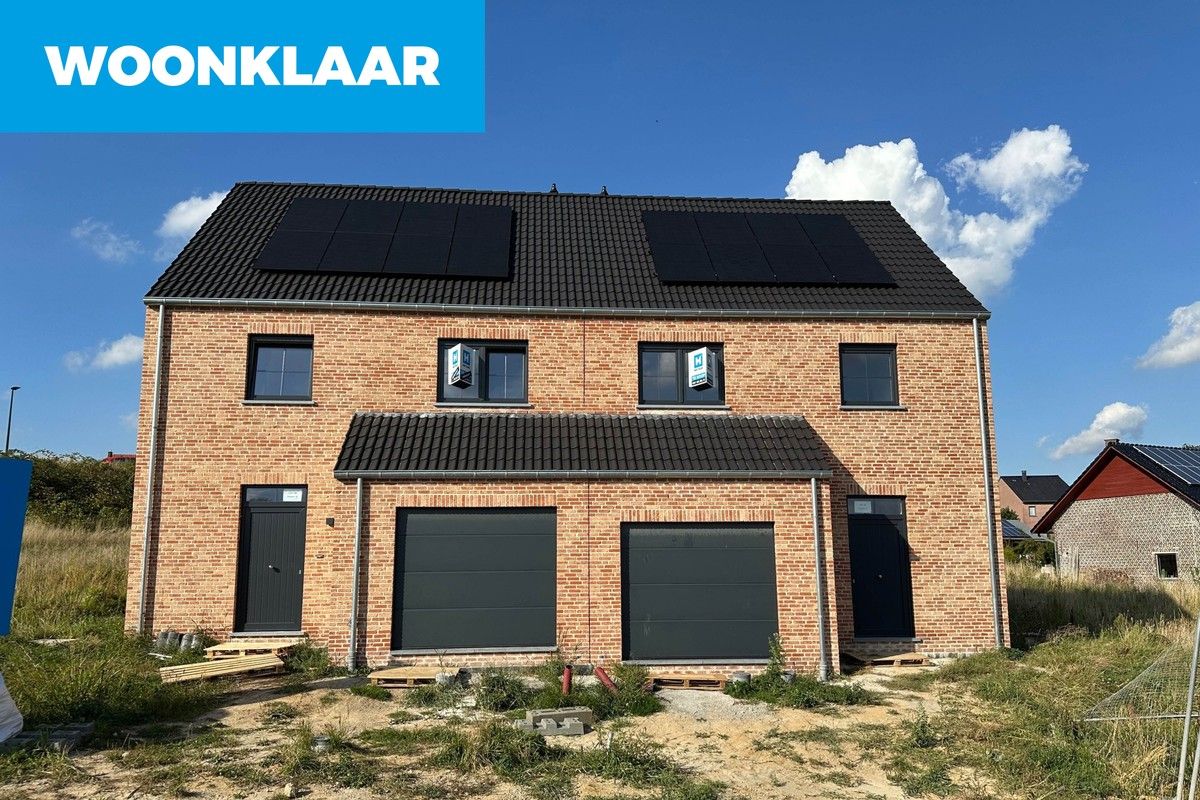HECTAAR BOUWT 2 HALFOPEN BEBOUWININGEN TE ROOSDAAL foto {{pictureIndex}}