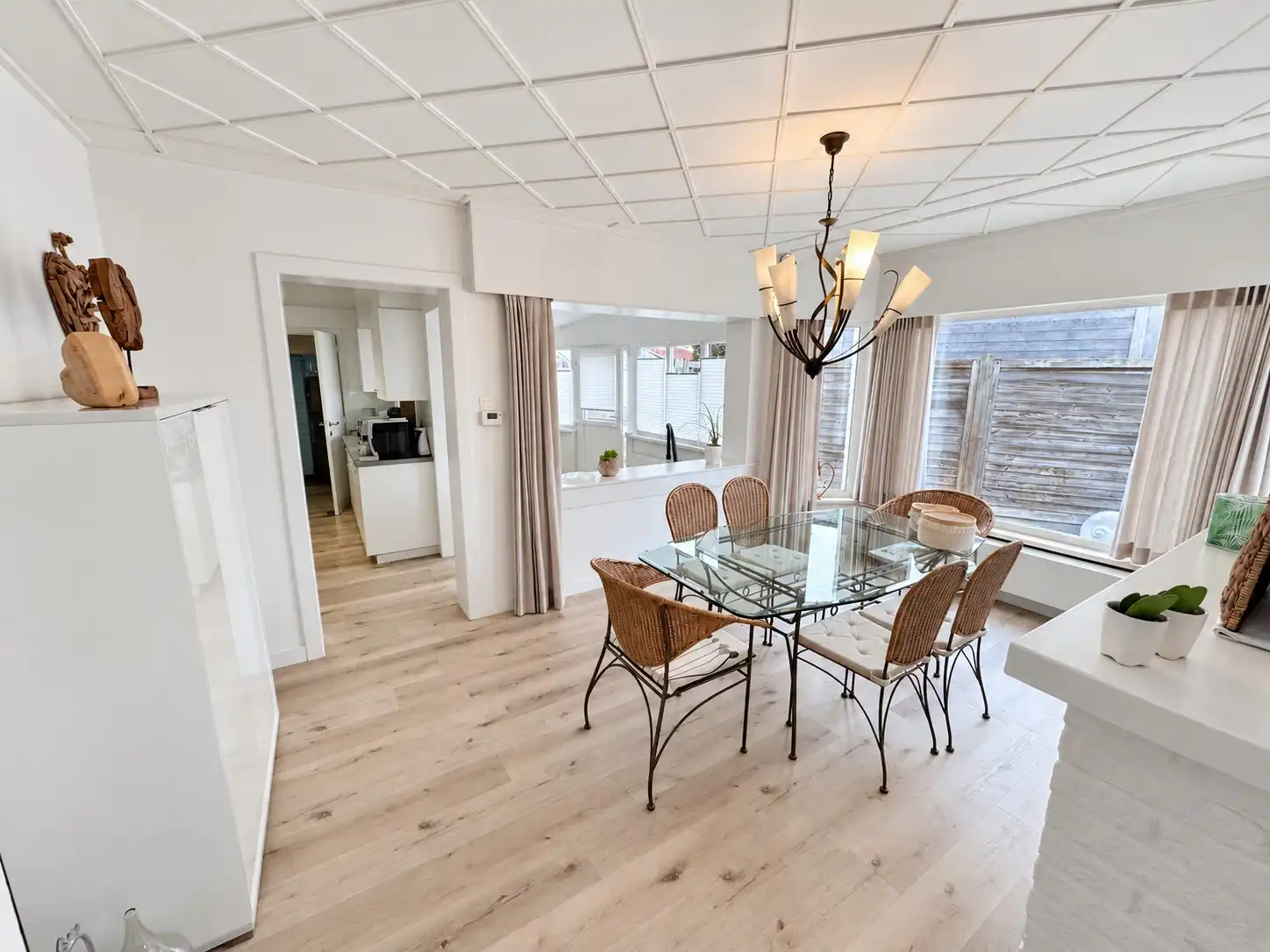 Verzorgde woning met twee slaapkamers en groot terras te huur te de Haan - Vosseslag. foto 6