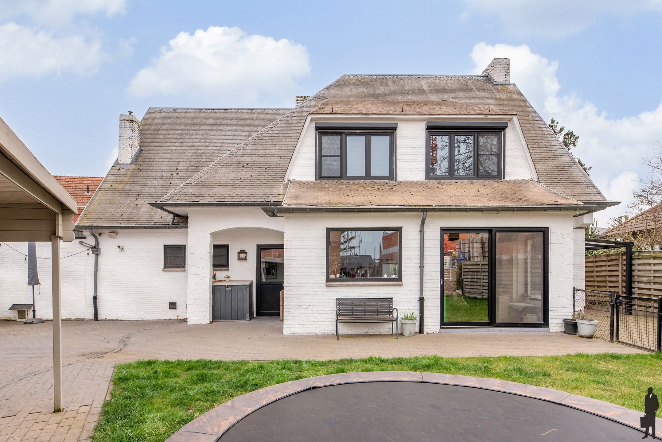 Knap gerenoveerde gezinswoning met 4 slaapkamers en praktijkruimte/kantoor. foto 33