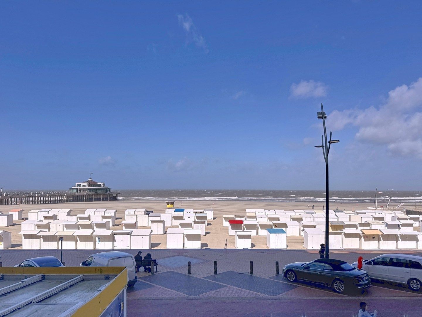 Te renoveren appartement met FRONTAAL ZEEZICHT foto 6