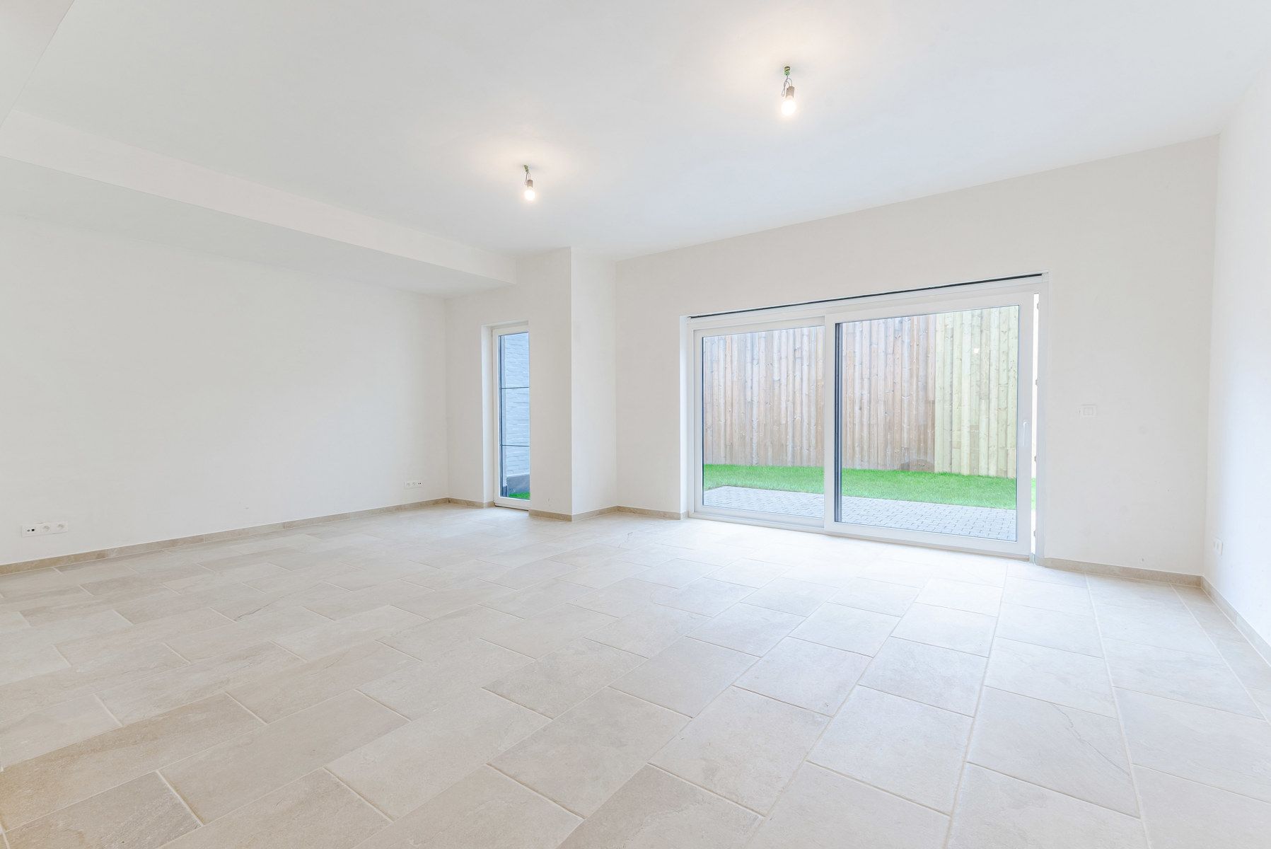 Centraal gelijkvloers 1-slpk app met tuinterras en garage foto 5