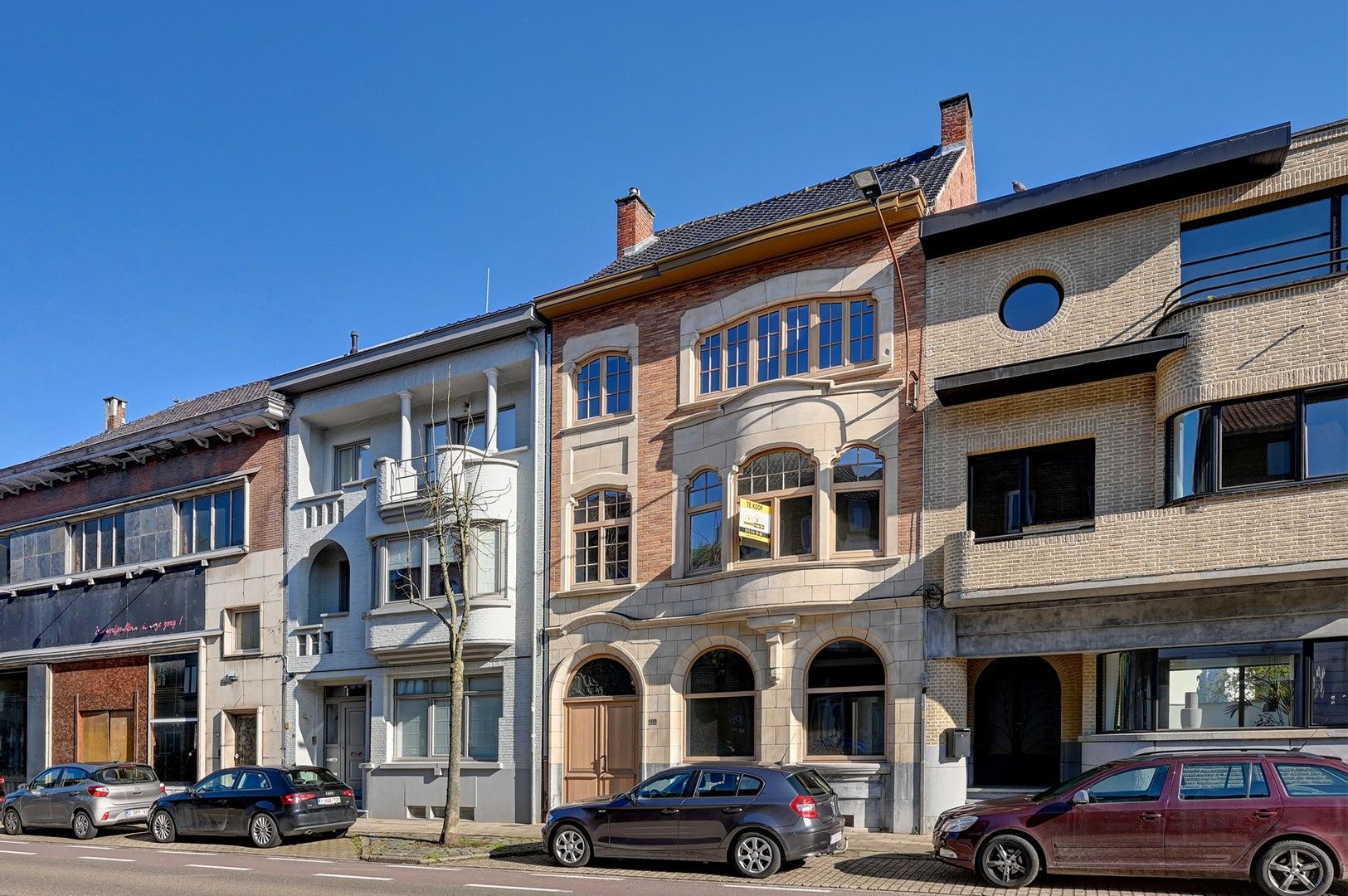 KARAKTERVOL HERENHUIS MET 4 SLKS EN EEN IDYLLISCHE STADSTUIN. foto 31