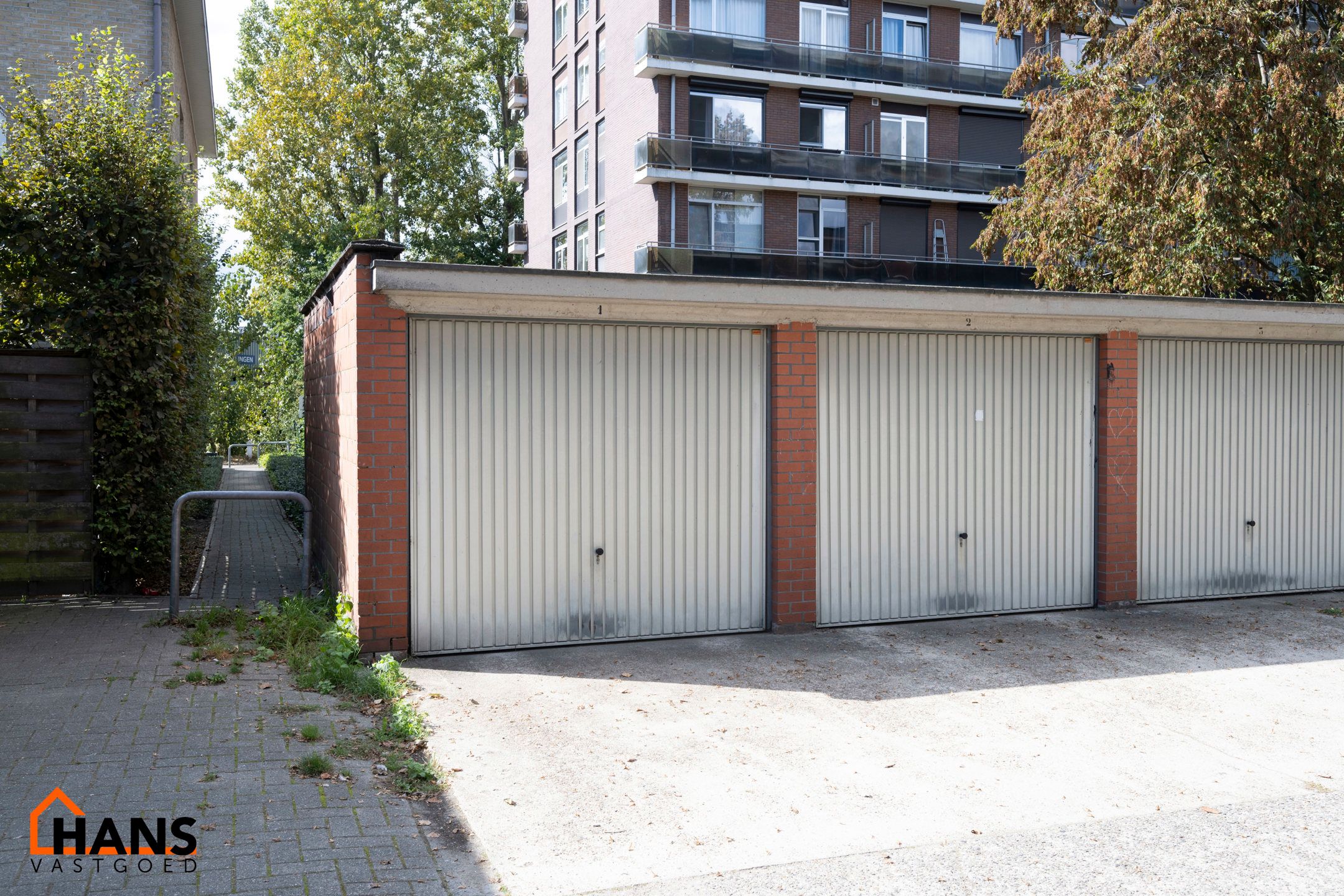 Deels gerenoveerd gelijkvloers appartement. foto 15