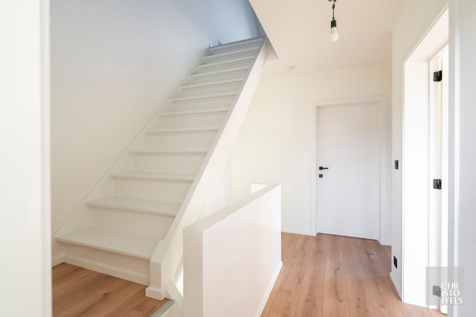 Stijlvol gerenoveerde gezinswoning met tuin op ideale locatie!  foto 7