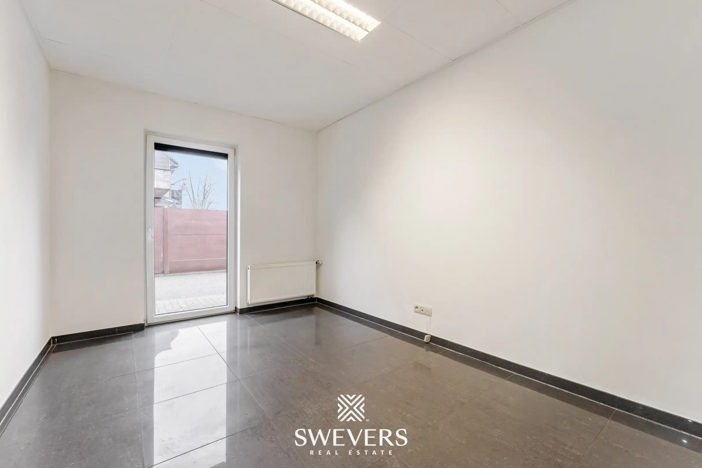 Instapklaar handelspand op toplocatie in Heusden-Zolder foto 9