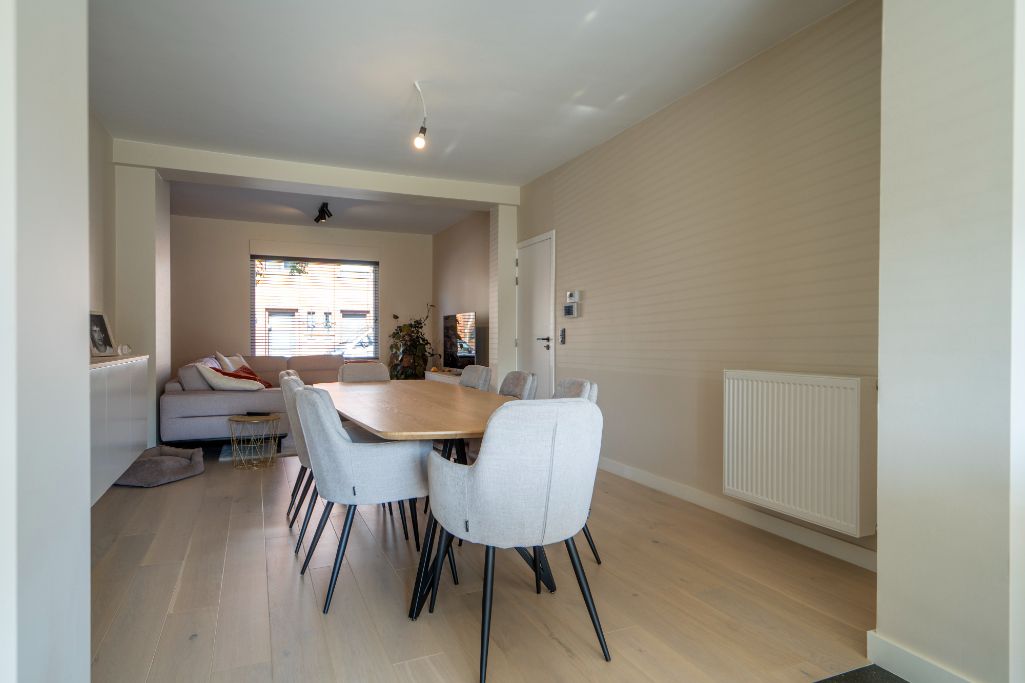 Boomforeeststraat – Instapklare gezinswoning met tuin in hartje Izegem foto 5