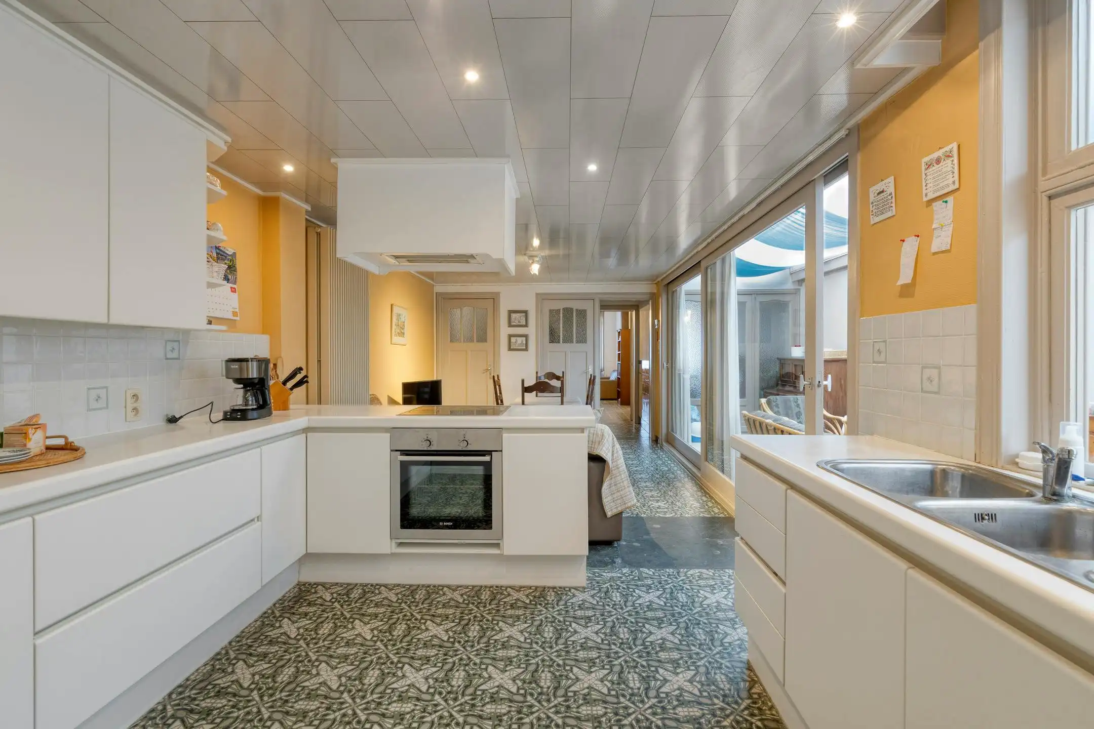 Zeer ruime herenwoning (282m²) met EPC C te Roeselare  foto {{pictureIndex}}