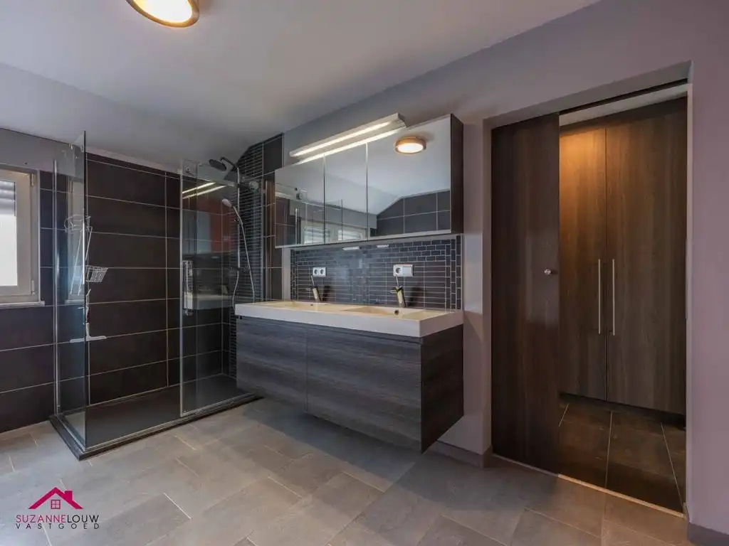 Instapklare gezinswoning met tuin foto 26