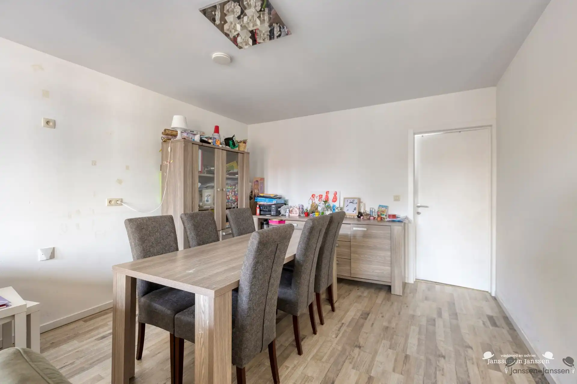Praktisch duplexappartement met 2 slaapkamers en overdekt terras in het centrum van Leopoldsburg foto 4