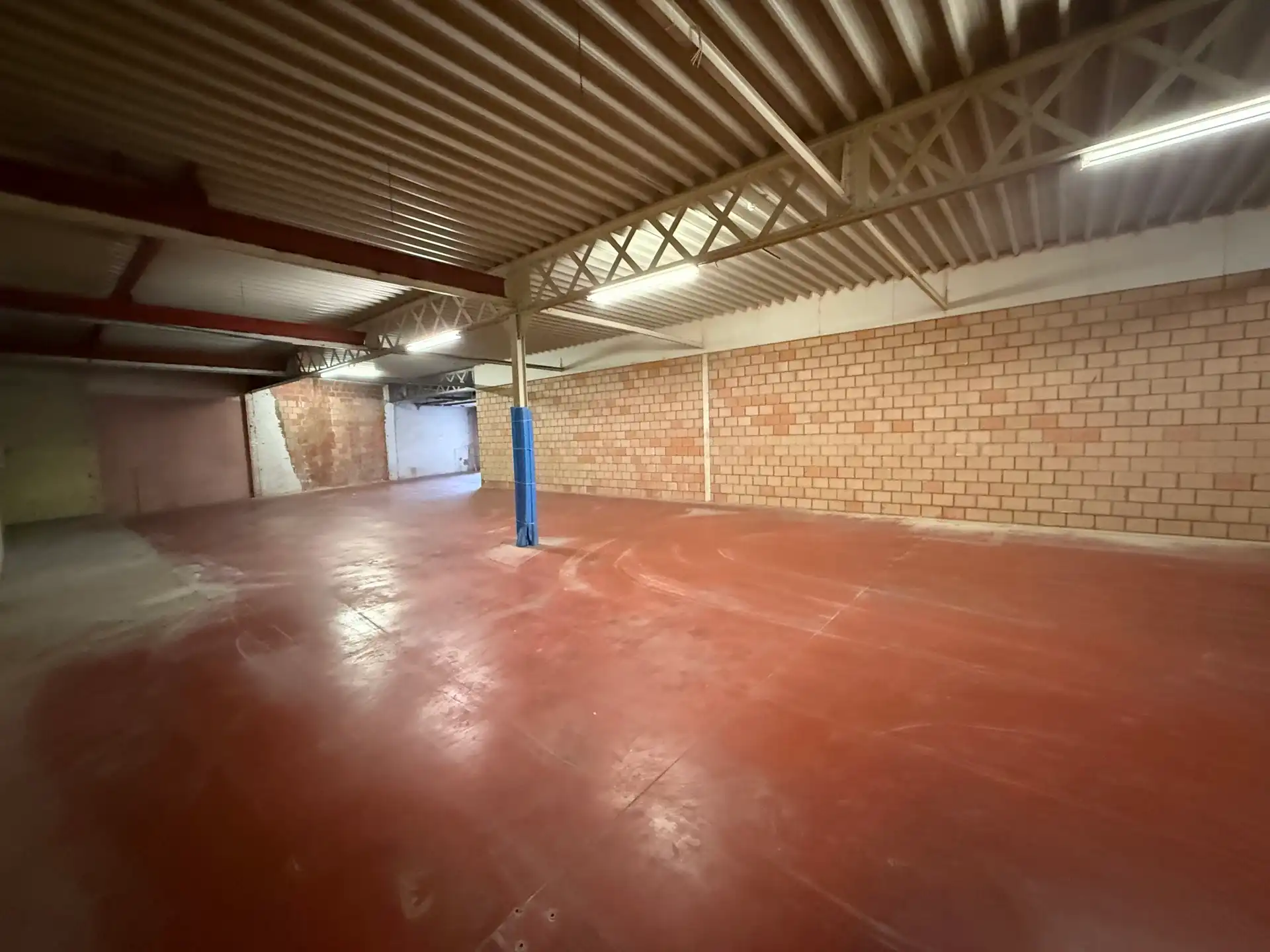 VLIERZELE - Opslagruimte vlakbij de invalsweg. foto 7