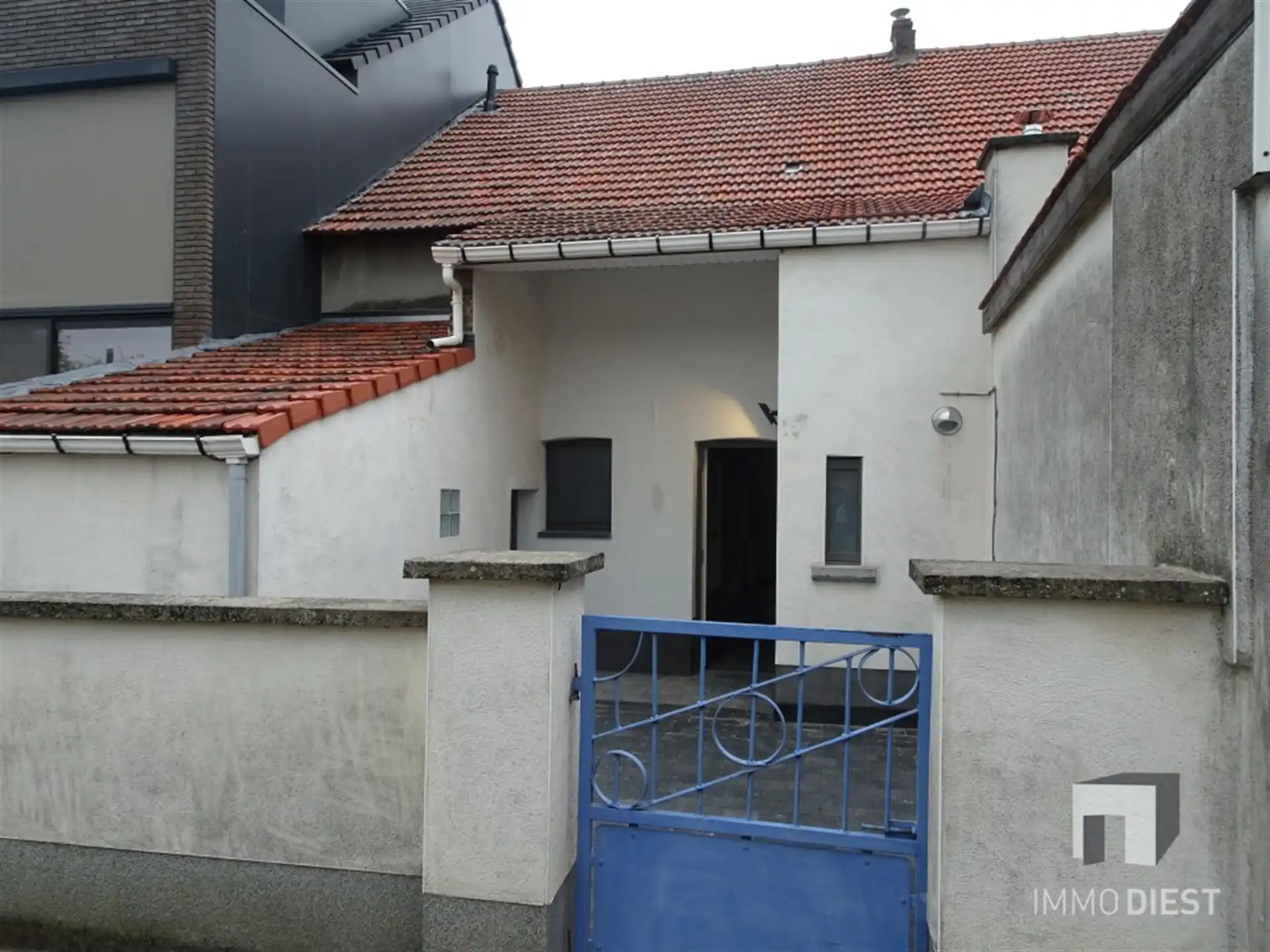 Ruime instapklare woning met koer foto 24