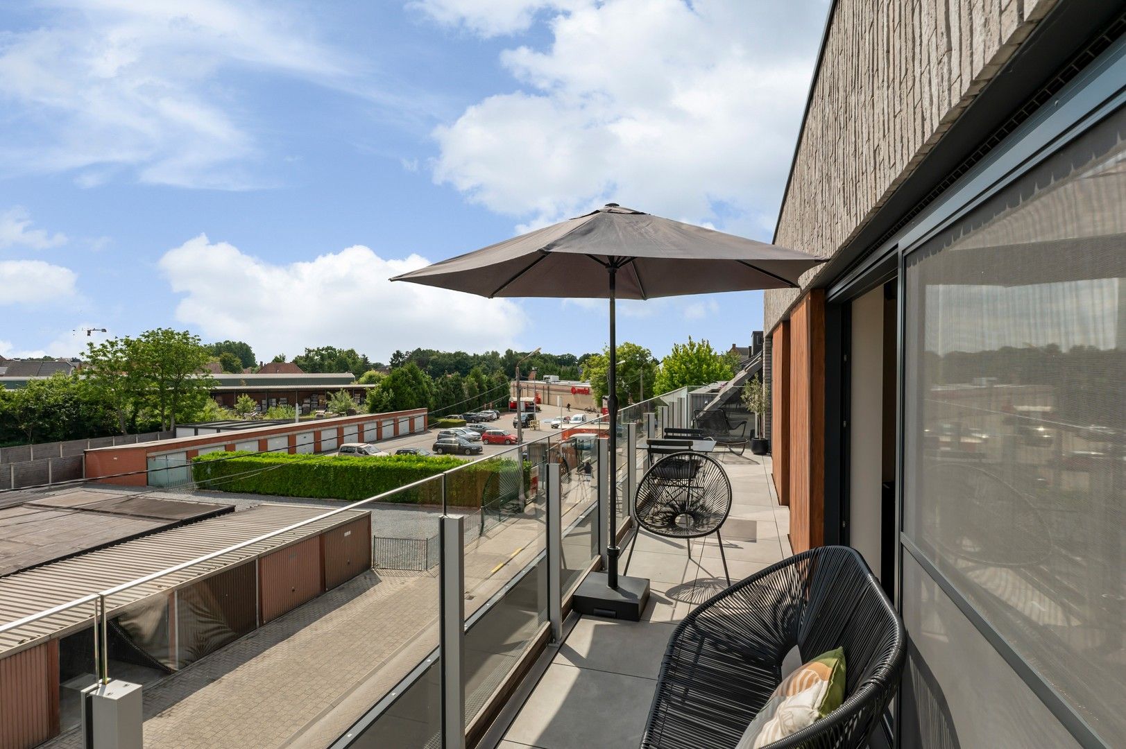 Instapklaar dakappartement met terras in het centrum van Putte foto 16