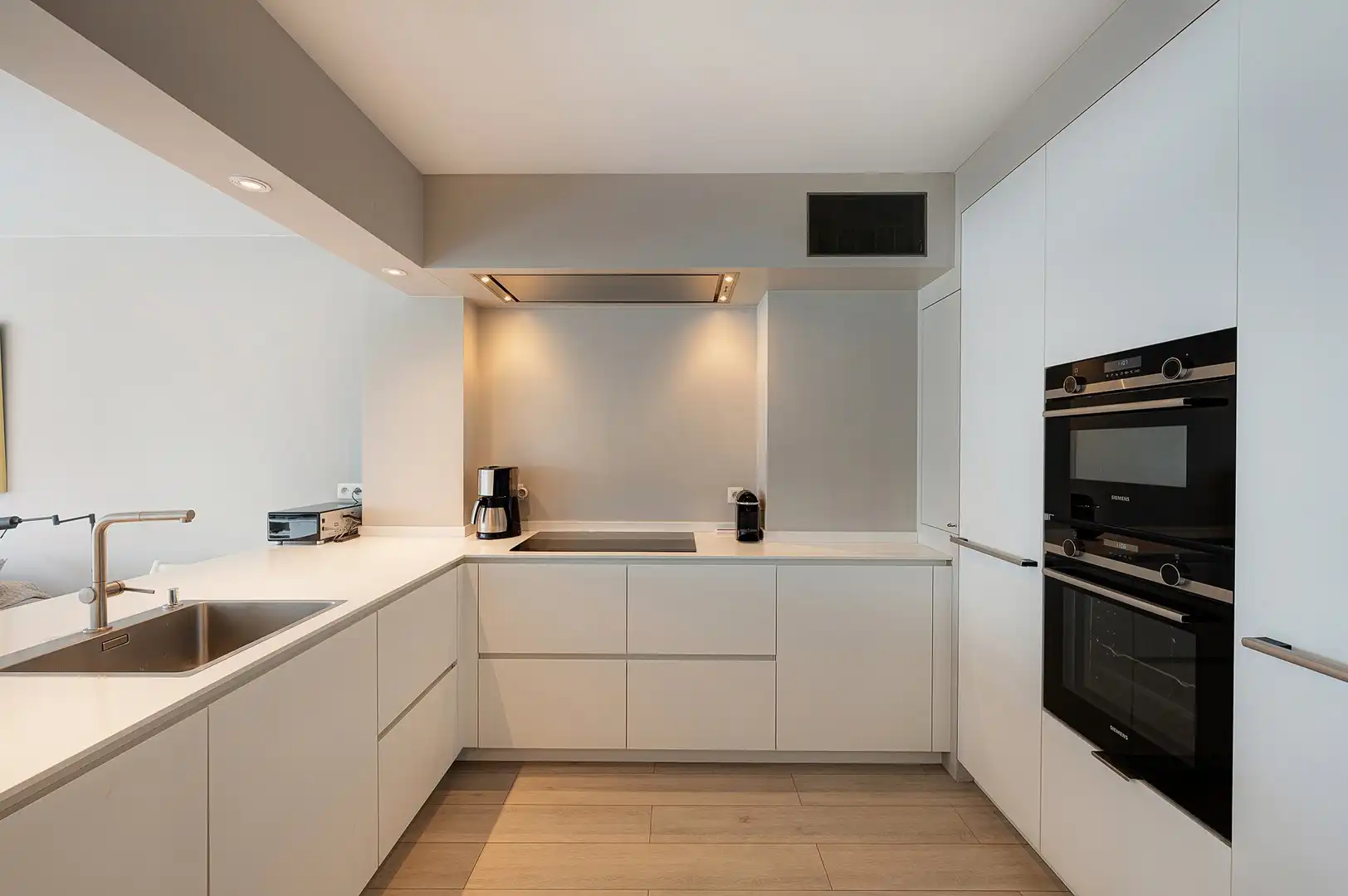 Appartement met twee slaapkamers en prachtig zijdelings zeezicht. foto 10