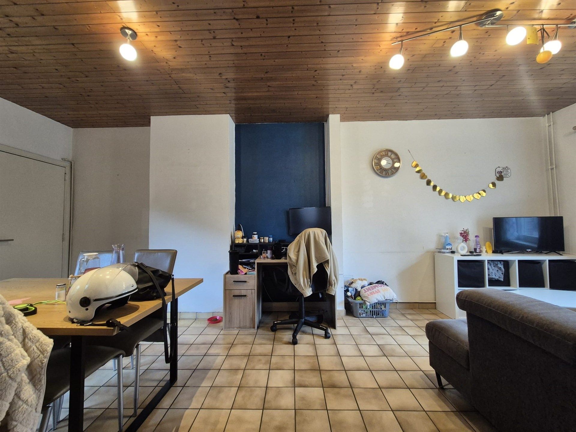 Centraal gelegen 2 slaapkamer woning met koer. foto 5